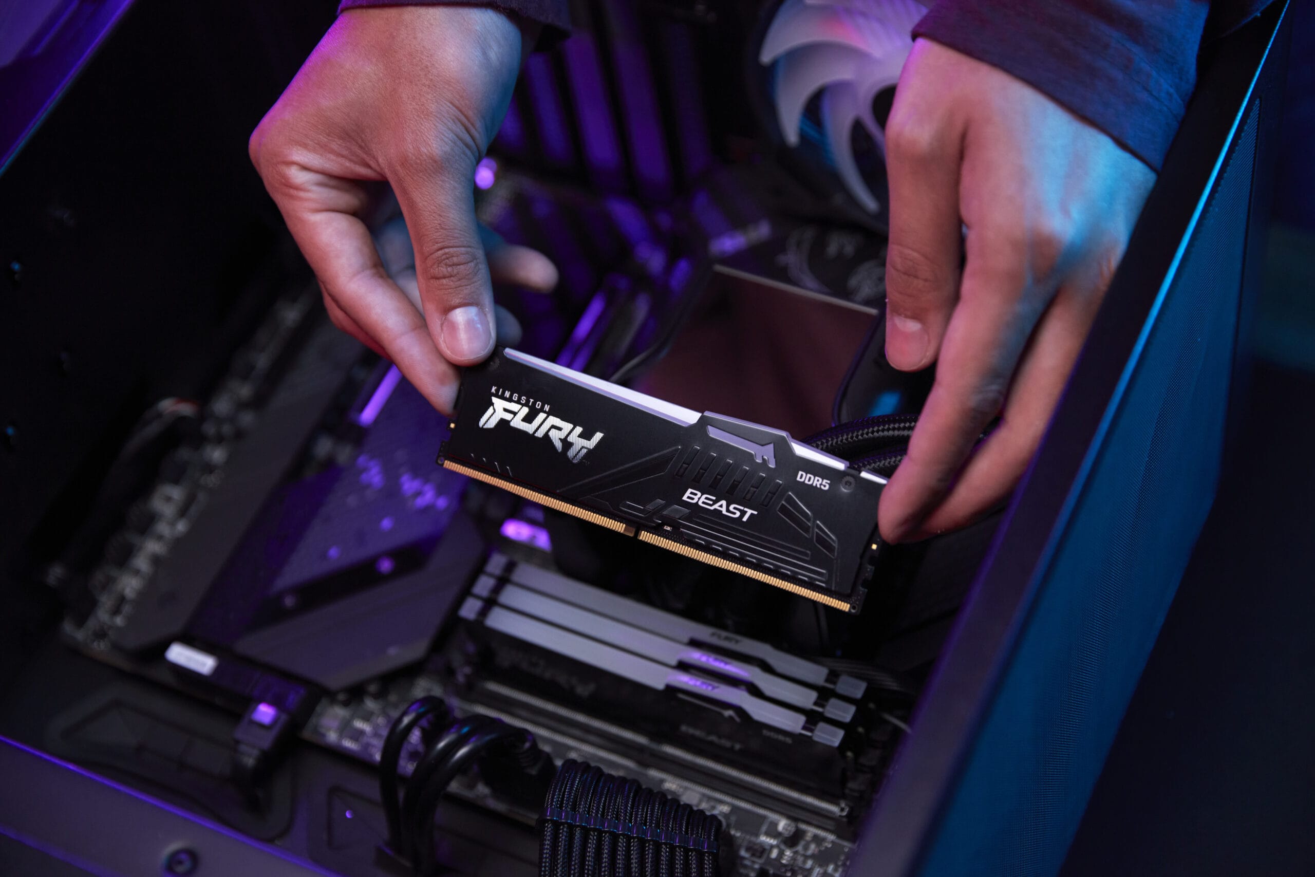 Módulo Kingston FURY Beast 16Gb DDR5 (KF560C30BBEA-16) Módulo Kingston FURY Beast 16Gb DDR5 (KF560C30BBEA-16)