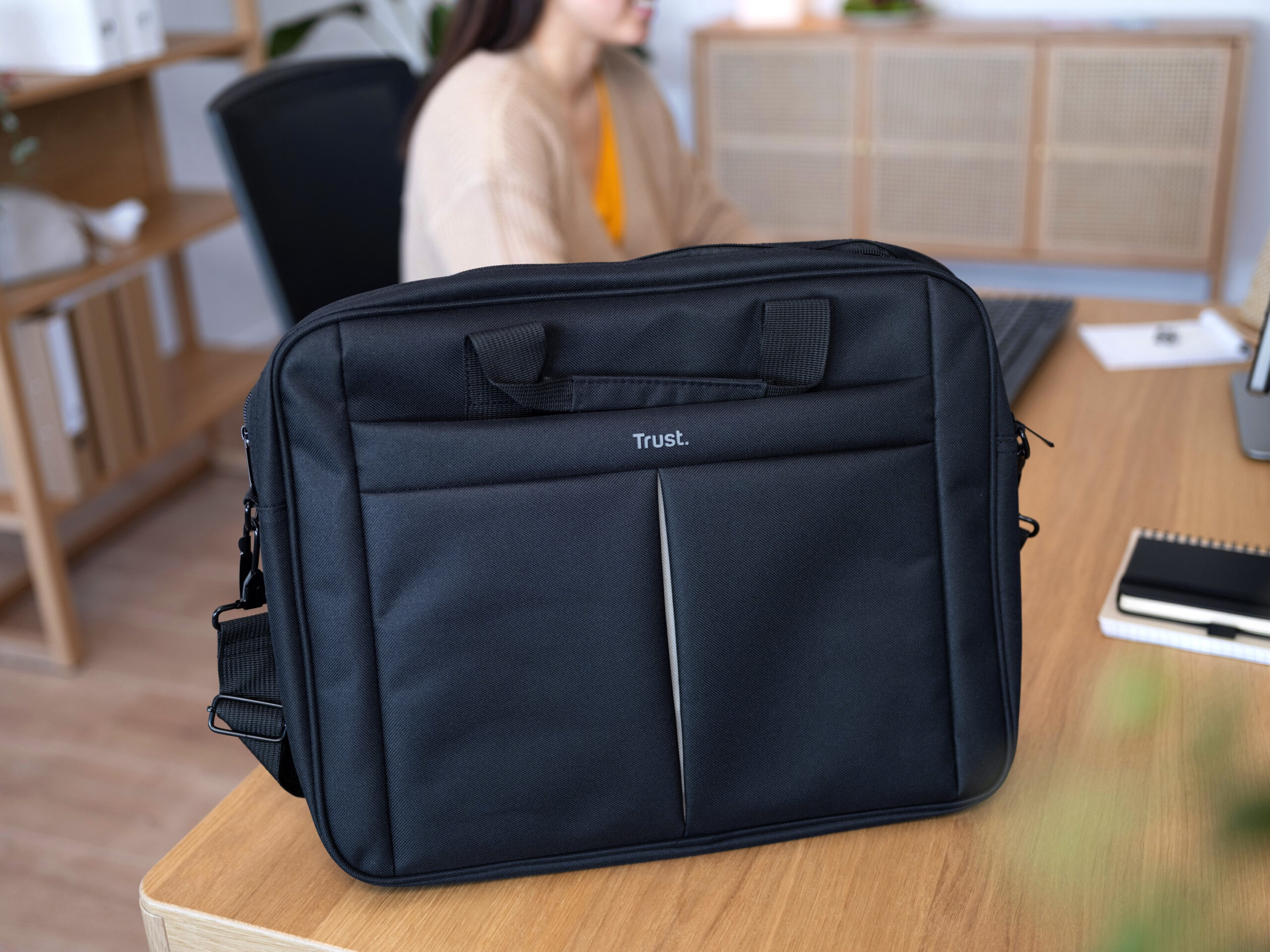Maletín Trust Primo Carry 16" Tela Negro Maletín Trust Primo Carry 16" Tela Negro