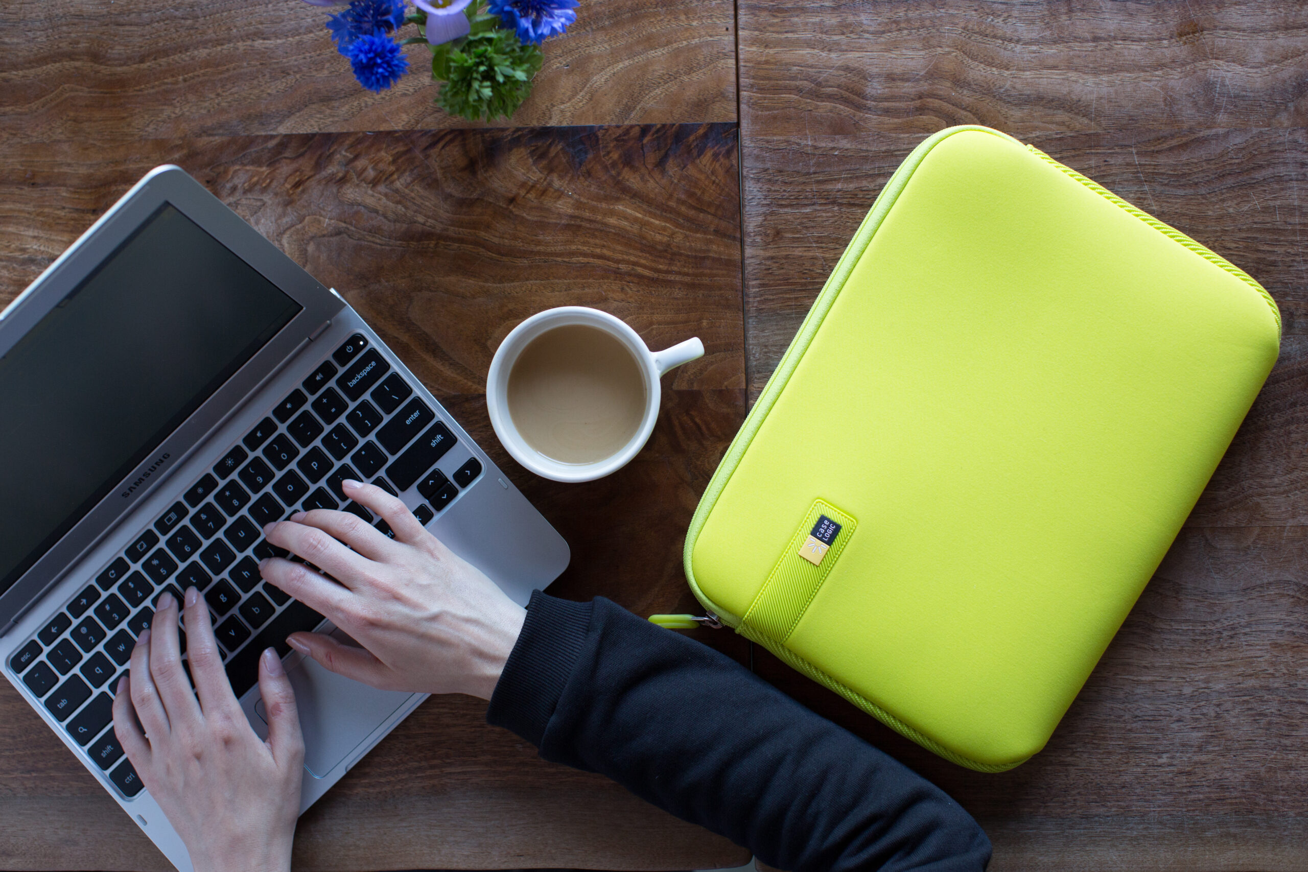 Funda CASE LOGIC 13.3" EVA MacBook Rosa Funda CASE LOGIC 13.3" EVA MacBook Rosa