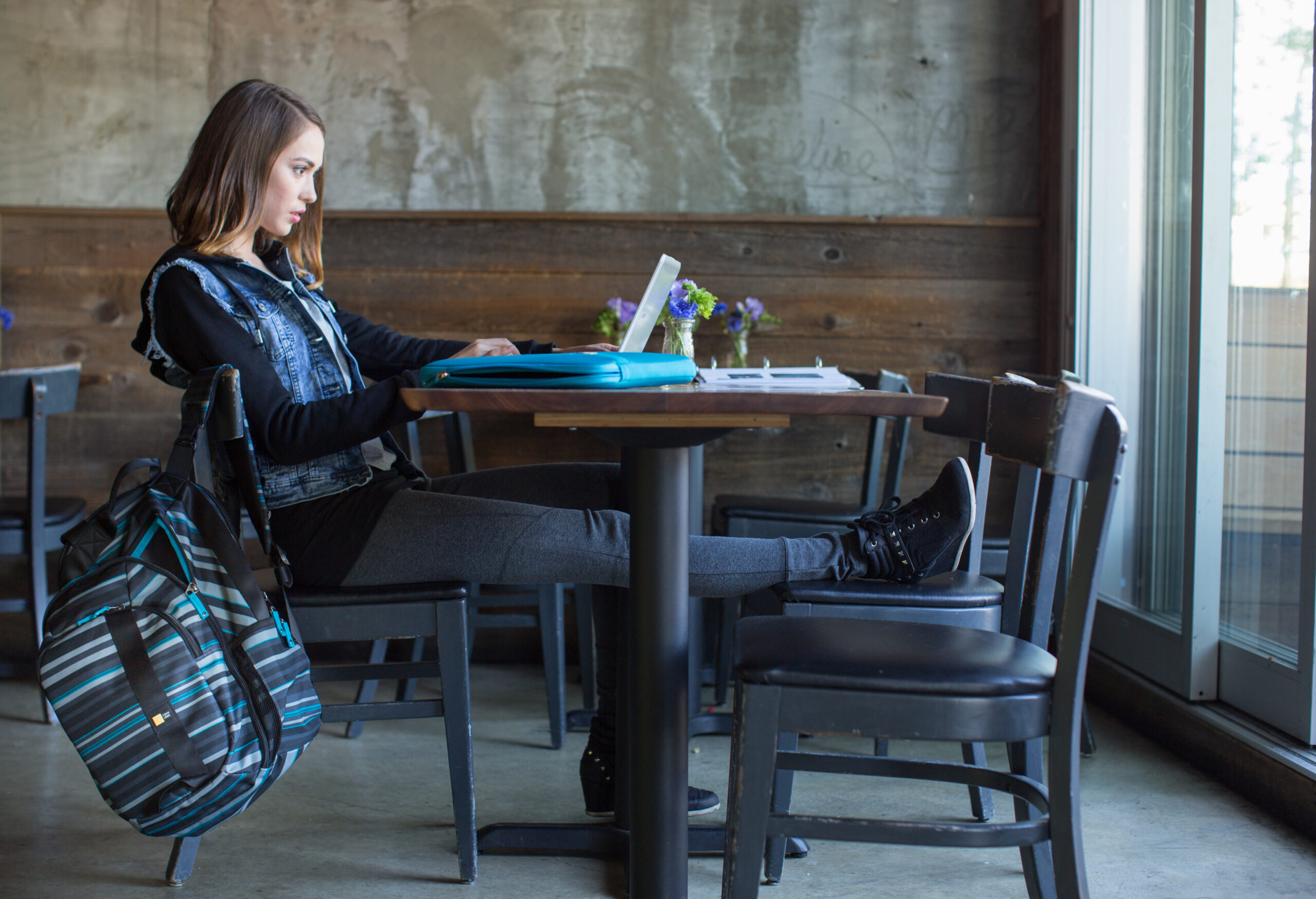 Funda CASE LOGIC 13.3" EVA MacBook Rosa Funda CASE LOGIC 13.3" EVA MacBook Rosa