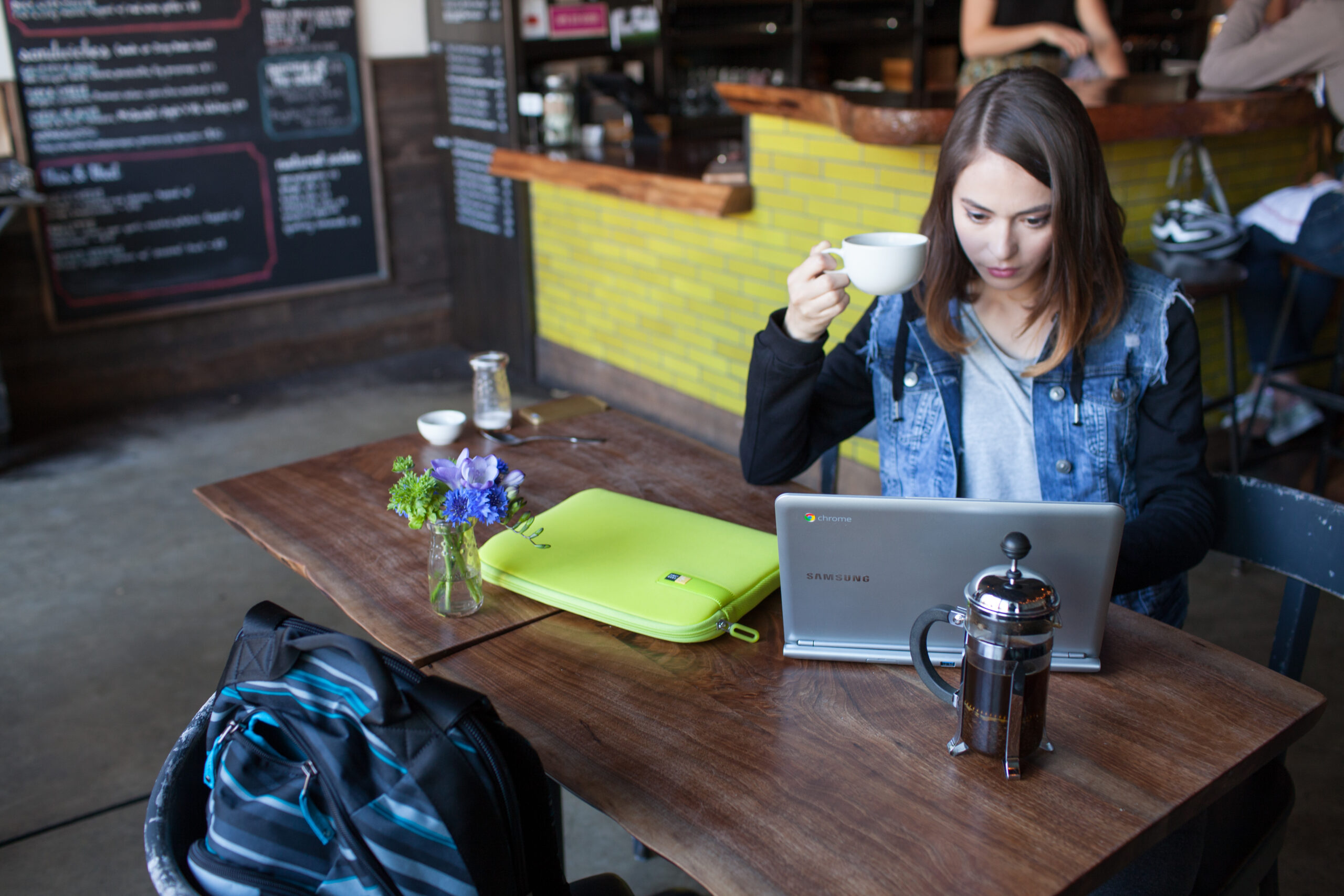 Funda CASE LOGIC 13.3" EVA MacBook Rosa Funda CASE LOGIC 13.3" EVA MacBook Rosa